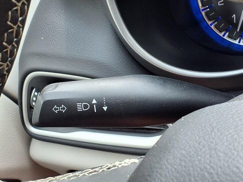 Used 2024 Chrysler Pacifica Touring-L FWD image 22
