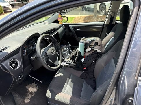 Used 2018 Toyota Corolla LE FWD image 11