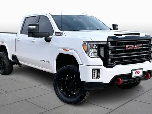 Used 2022 GMC Sierra 2500 AT4 image 2