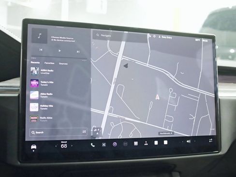 Used 2023 Tesla Model X Base image 16