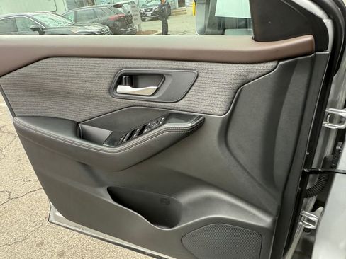 Used 2023 Nissan Rogue SV image 25