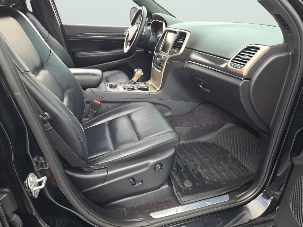 Used 2017 Jeep Grand Cherokee Limited AWD/4WD image 7
