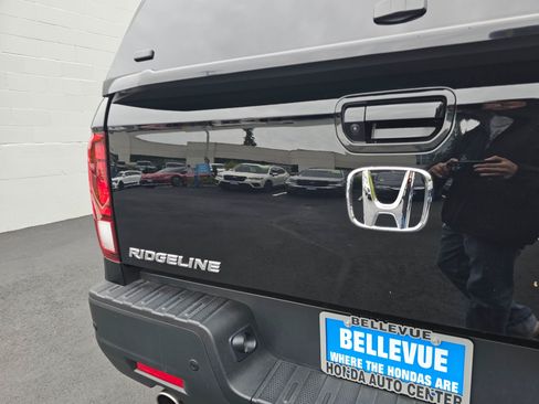 Used 2021 Honda Ridgeline Black Edition image 15