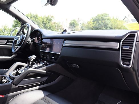 Used 2022 Porsche Cayenne Platinum Edition w/ Premium Package Plus AWD/4WD image 18