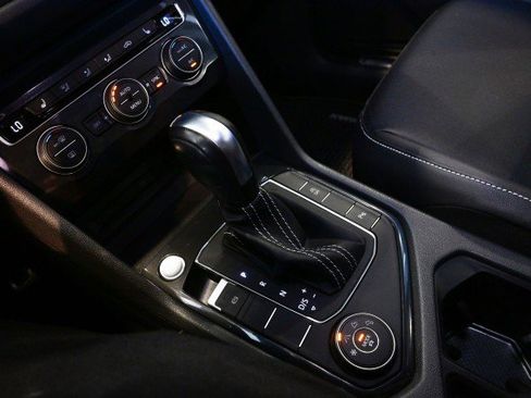 Used 2021 Volkswagen Tiguan SE R-Line image 29