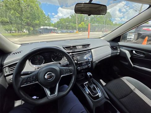 Used 2017 Nissan Rogue SV FWD image 16