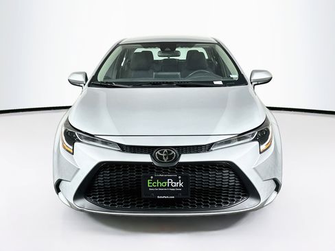 Used 2021 Toyota Corolla LE FWD image 2