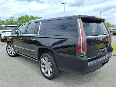 Used 2018 Cadillac Escalade ESV Premium Luxury RWD image 17