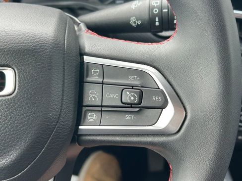 Used 2025 Jeep Compass Trailhawk image 40