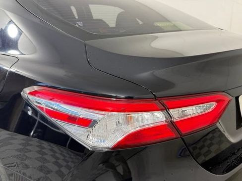 Used 2018 Toyota Camry LE w/ Convenience Package FWD image 13