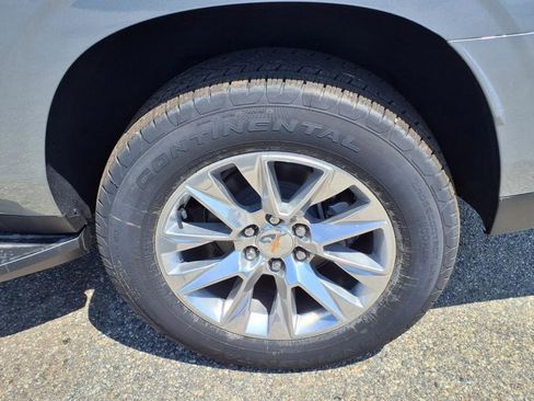 New 2025 Chevrolet Suburban Premier image 9