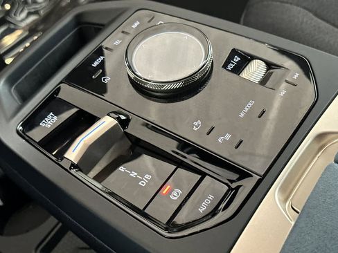 Used 2023 BMW iX xDrive50 w/ Sport Package image 22