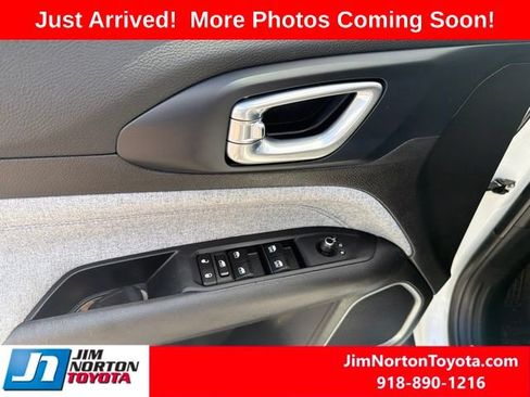 Used 2025 Jeep Compass Sport AWD/4WD image 11