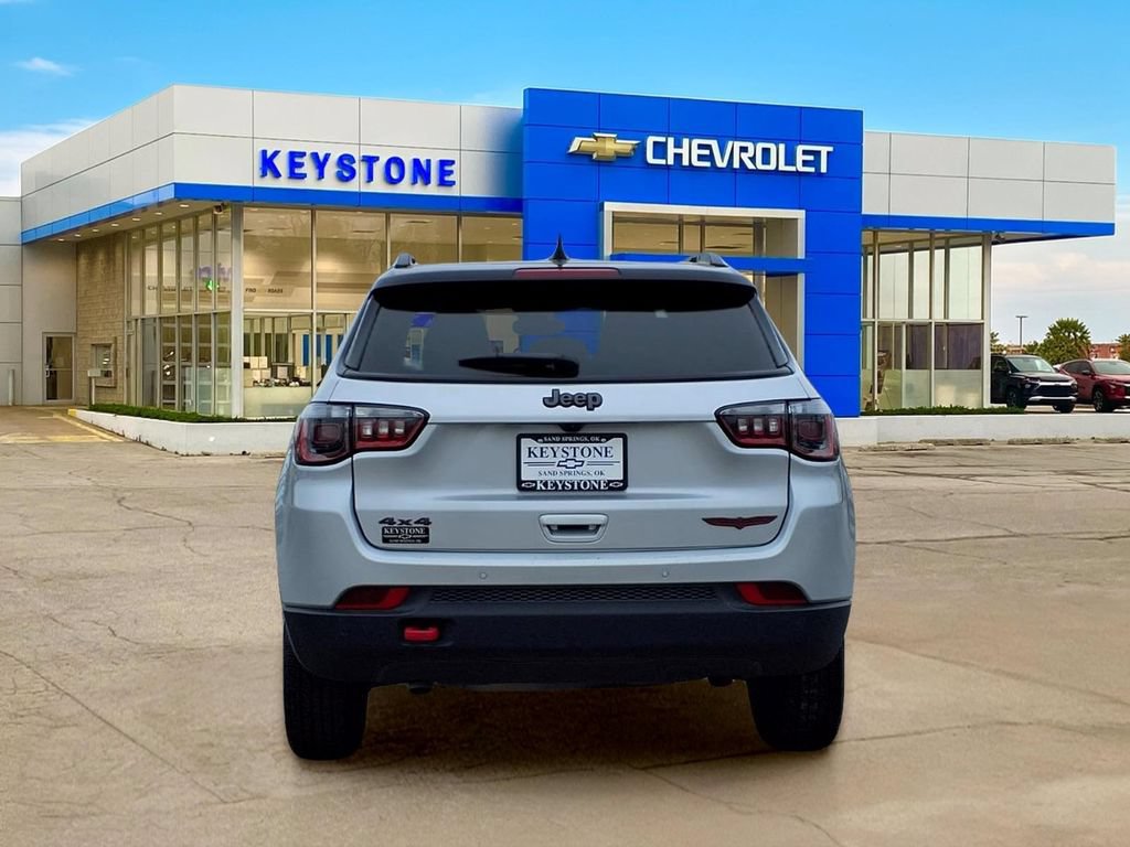 Used 2025 Jeep Compass Trailhawk AWD/4WD image 6