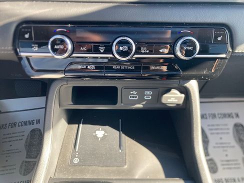 New 2025 Honda Pilot Touring image 13