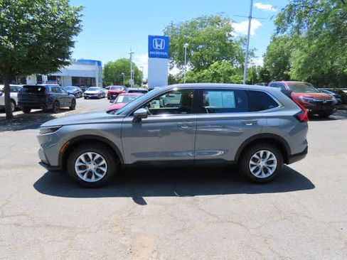 Used 2023 Honda CR-V LX image 3