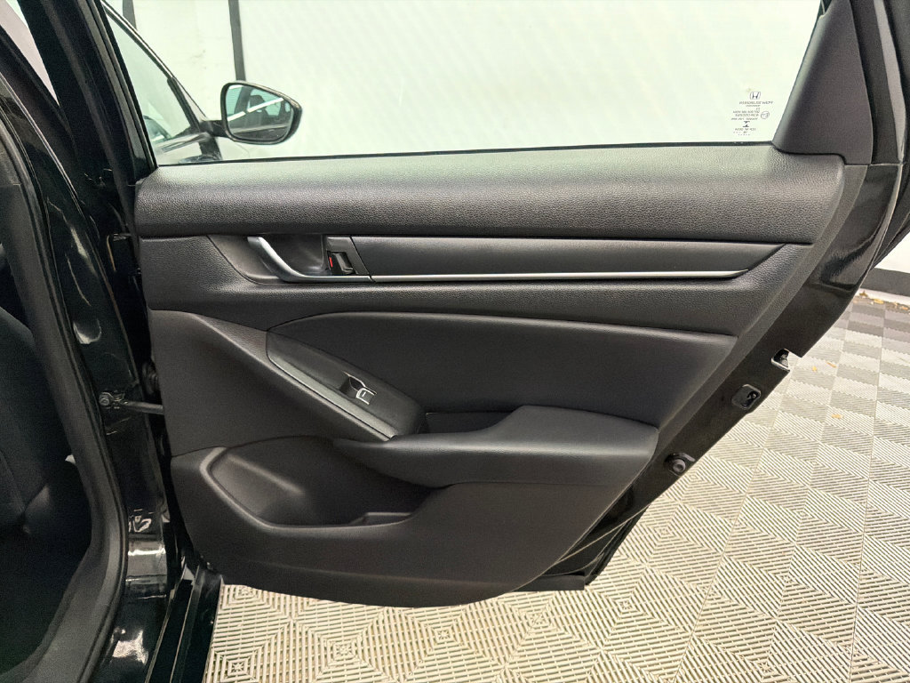 Used 2018 Honda Accord Sport image 17