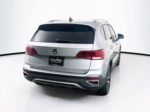 Used 2022 Volkswagen Taos SE FWD image 9