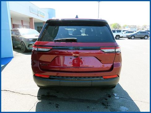 Used 2023 Jeep Grand Cherokee Altitude AWD/4WD image 6