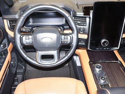 Certified 2024 Ford Expedition Platinum image 25