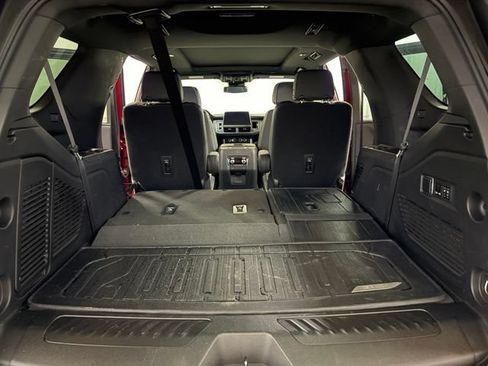 Used 2023 GMC Yukon SLT w/ SLT Premium Package AWD/4WD image 12