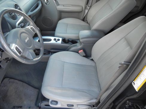 Used 2005 Jeep Liberty Limited image 25