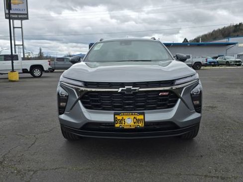 New 2026 Chevrolet Trax RS w/ Driver Confidence Package image 2