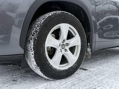 Used 2023 Toyota Highlander LE image 10