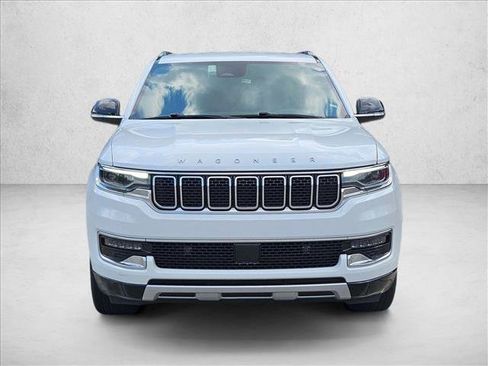 Used 2024 Jeep Wagoneer L Series II RWD image 2