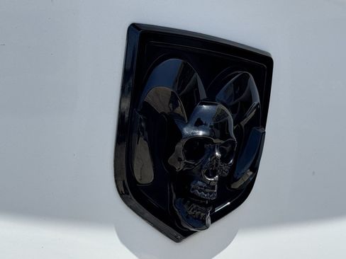 Used 2018 RAM 1500 Express RWD image 10