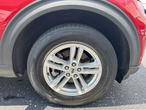 Used 2022 Ford Explorer XLT w/ Equipment Group 202A image 11