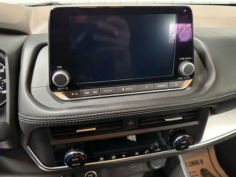 Used 2023 Nissan Rogue SV image 12