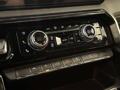 Used 2022 GMC Sierra 1500 AT4 w/ AT4 Preferred Package AWD/4WD image 38