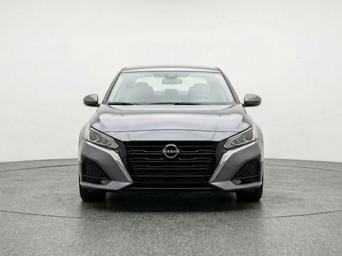 Used 2025 Nissan Altima 2.5 SV image 1