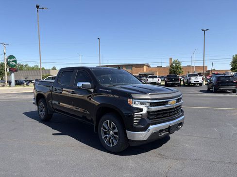 Used 2024 Chevrolet Silverado 1500 LT AWD/4WD image 2