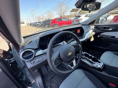 New 2026 Chevrolet Trax LT w/ Driver Confidence Package image 11