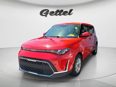 Used 2024 Kia Soul LX w/ Option Group 015 FWD image 2