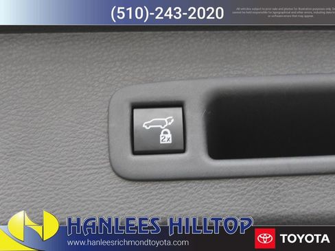 Used 2021 Toyota Sienna Limited image 11