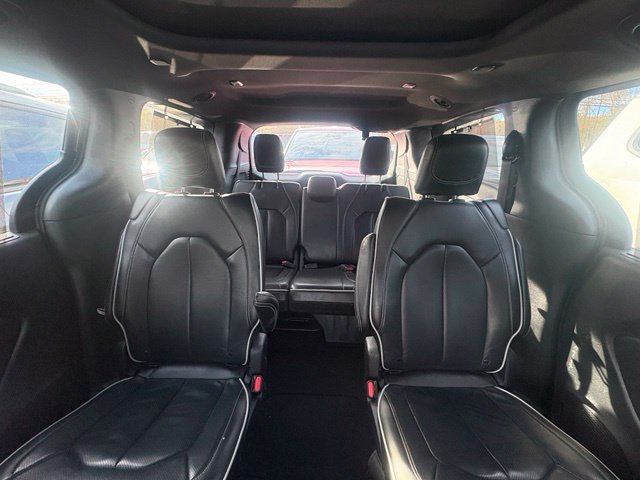 Used 2025 Chrysler Pacifica Limited FWD image 23