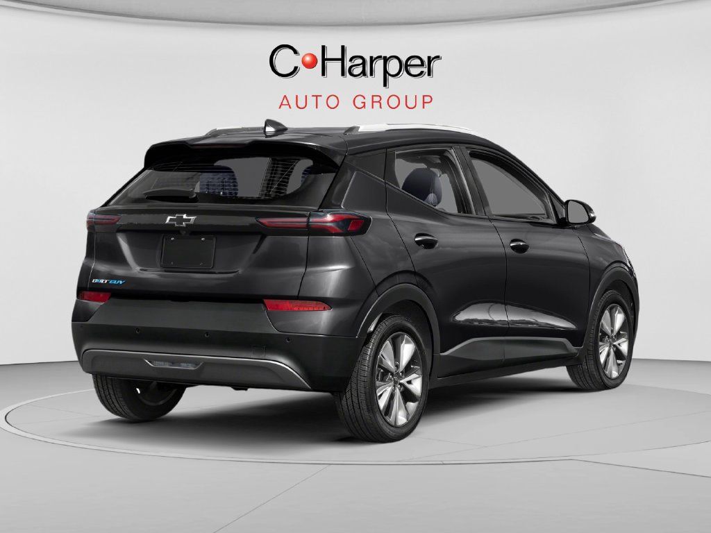 Used 2023 Chevrolet Bolt EUV LT w/ Comfort Package FWD image 2