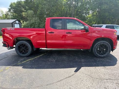 Used 2020 Chevrolet Silverado 1500 Custom w/ Custom Value Package AWD/4WD image 2