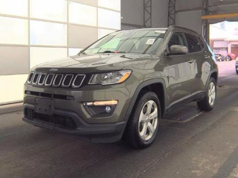 Used 2018 Jeep Compass Latitude w/ Popular Equipment Group AWD/4WD image 1