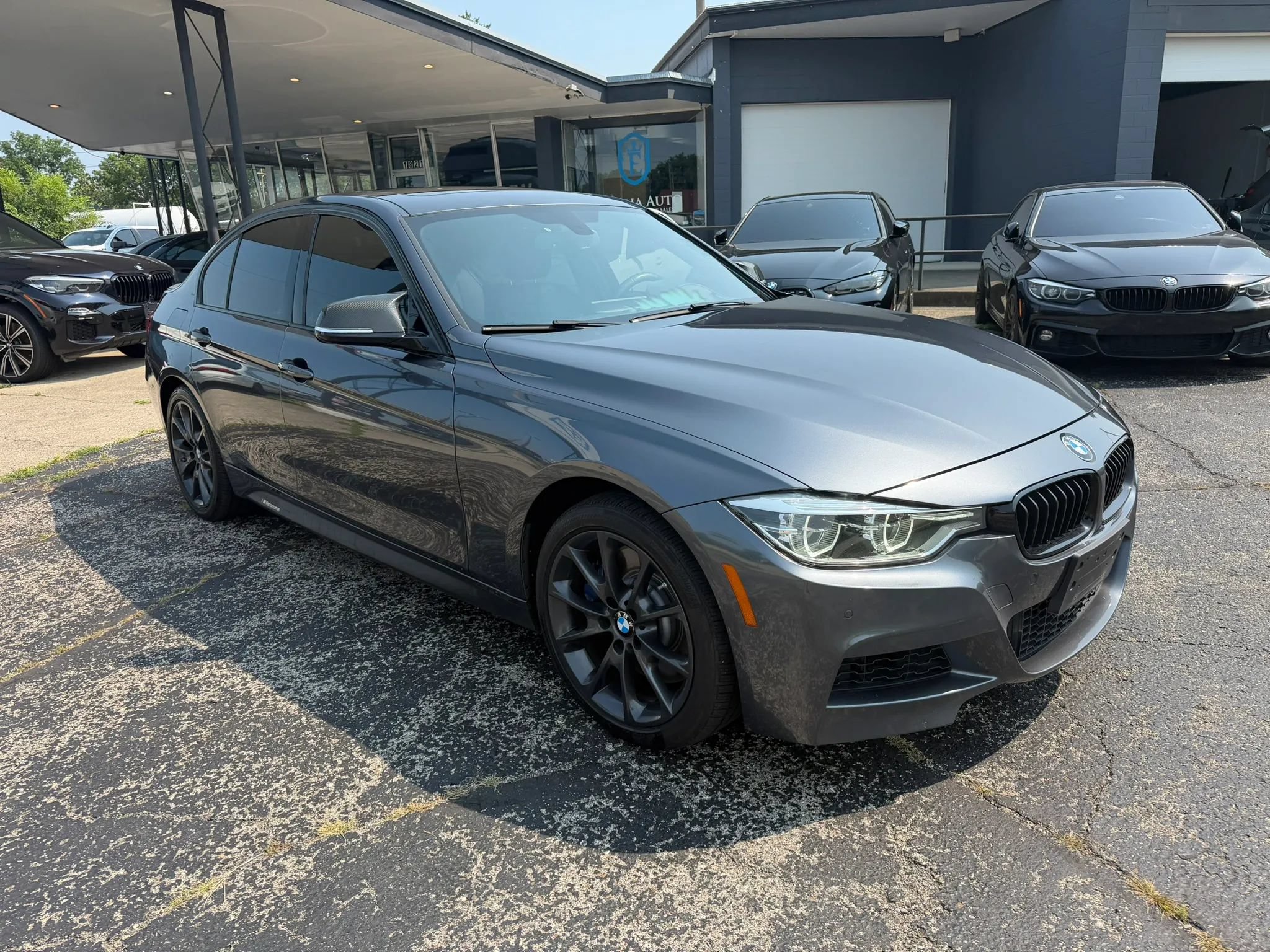 Used 2017 BMW 340i xDrive Sedan w/ Technology Package AWD/4WD image 11