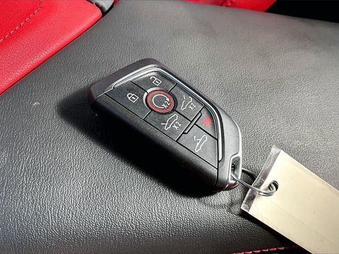 Used 2024 Chevrolet Corvette Stingray w/ Z51 Performance Package image 28