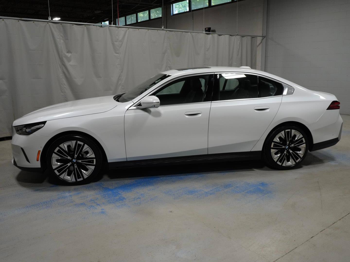 Used 2025 BMW 530i xDrive w/ Premium Package AWD/4WD image 18