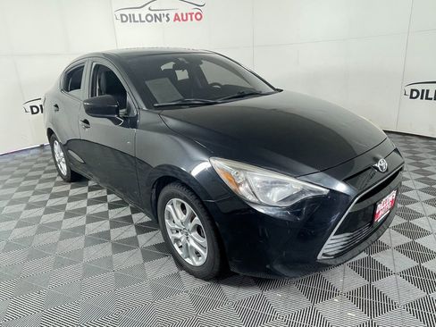 Used 2017 Toyota Yaris iA image 9