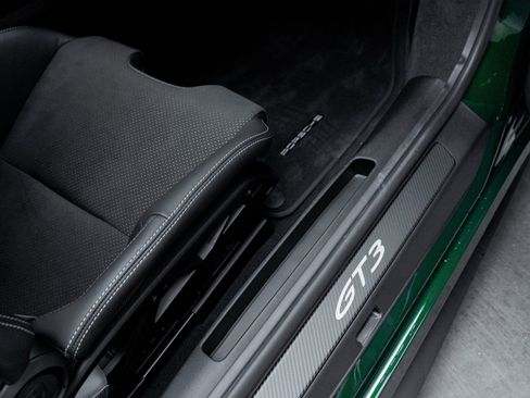 Certified 2025 Porsche 911 GT3 RWD image 41