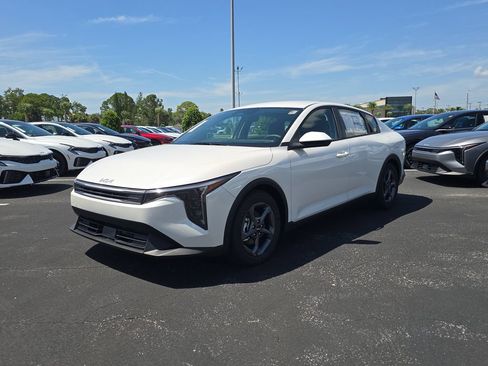 New 2026 Kia K4 FWD image 4