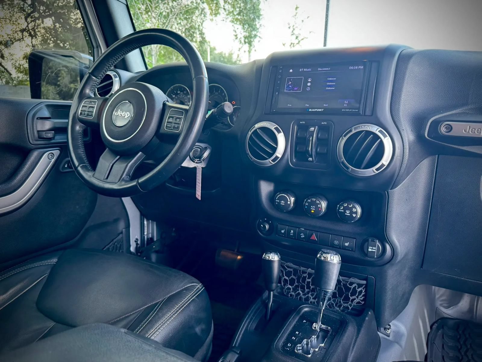 Used 2016 Jeep Wrangler Unlimited Sahara w/ Mopar Chrome Edition Group AWD/4WD image 26