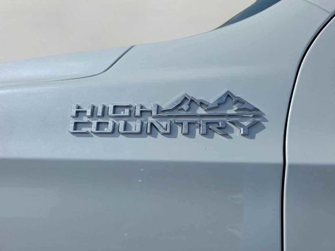 New 2026 Chevrolet Suburban High Country RWD image 9